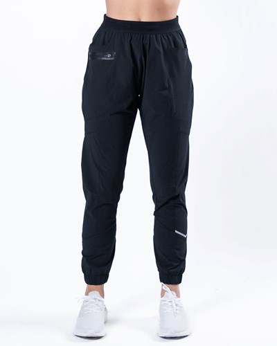 Black Alphalete Woven 4-Way Stretch 28" Pant | 70286-BXGP