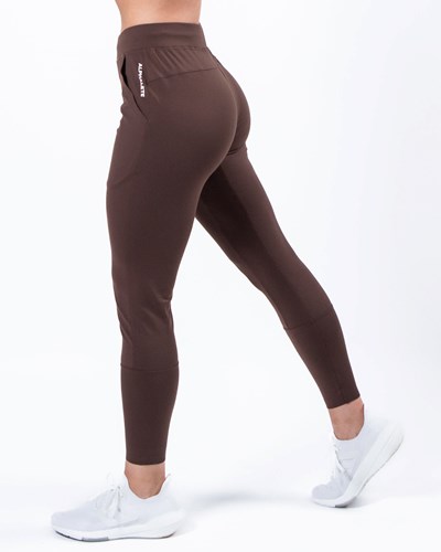 Coffee Alphalete 4-Way Stretch Jogger | 84321-KWCD