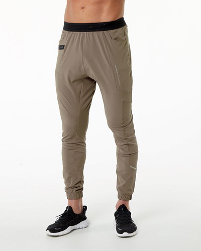 Mocha Alphalete Lightweight 4-Way Stretch 29" Training Pant | 01257-NKHS