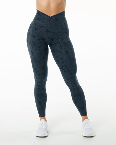 Pebble Print Whale Blue Alphalete Single Brushed Cross-Wrapped Legging | 47063-NOSZ